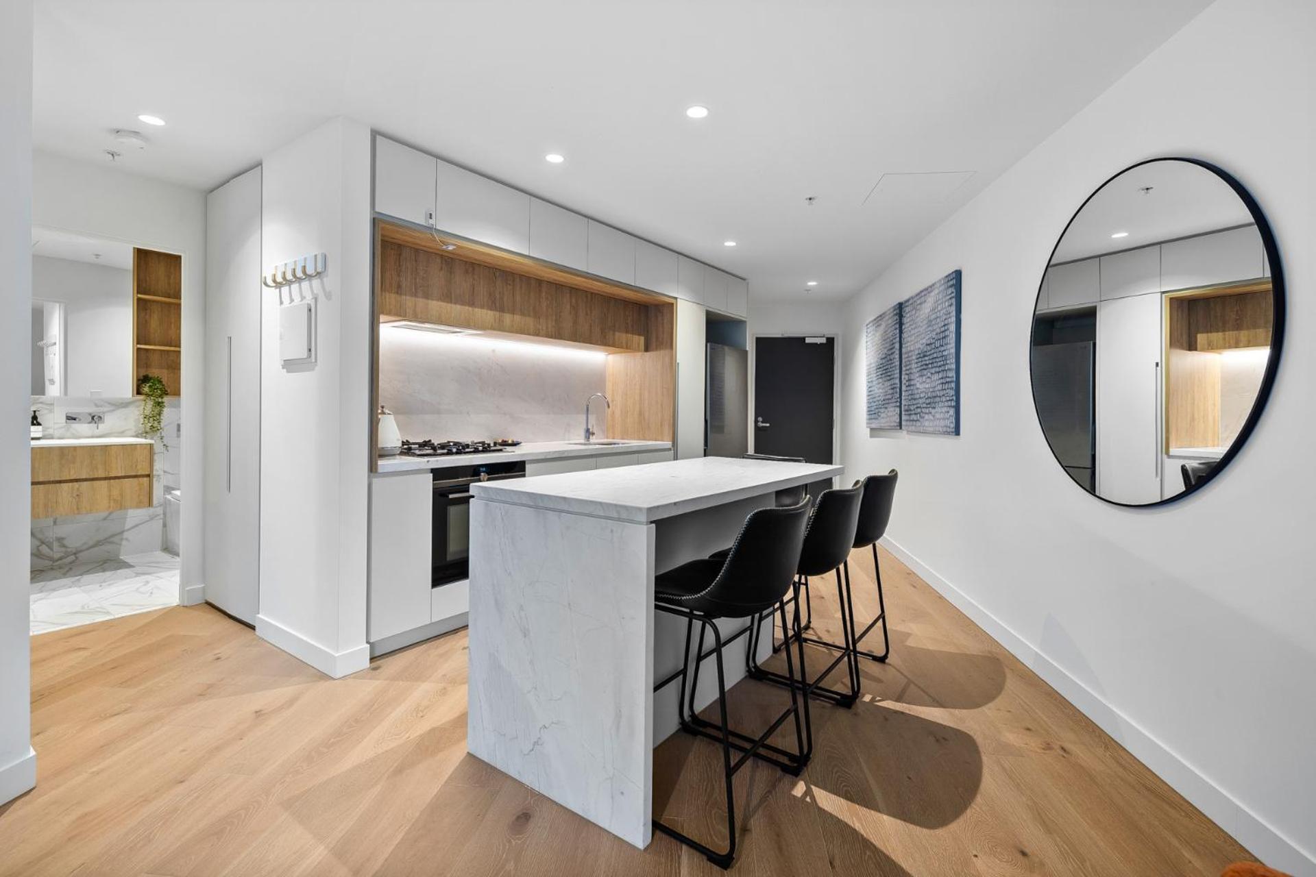Stunning Westside Cbd 2bd, Heated Pool, Gym, Sauna, Steam *