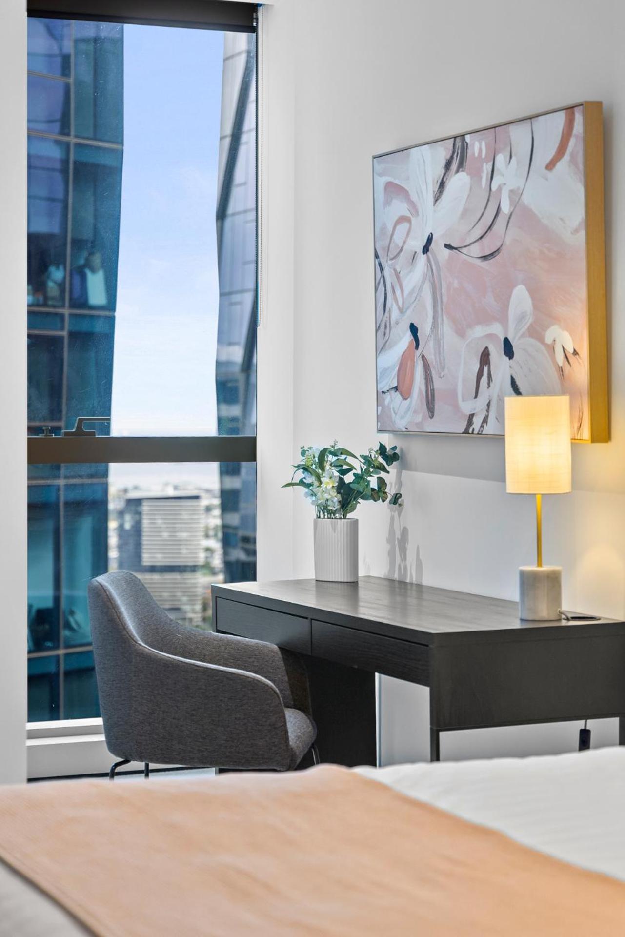 Stunning Westside Cbd 2bd, Heated Pool, Gym, Sauna, Steam * Melbourne