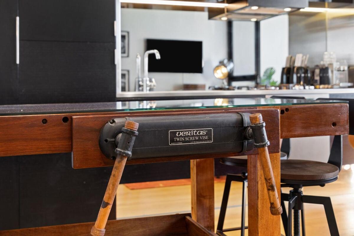 Greville St Gem Modern Industrial Apartment