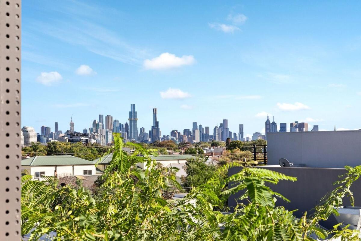 Greville St Gem Modern Industrial Apartment