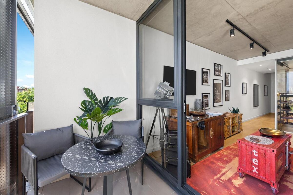 Greville St Gem Modern Industrial Apartment