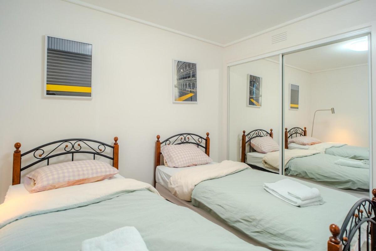 Cbd With Terrace Apartment Melbourne