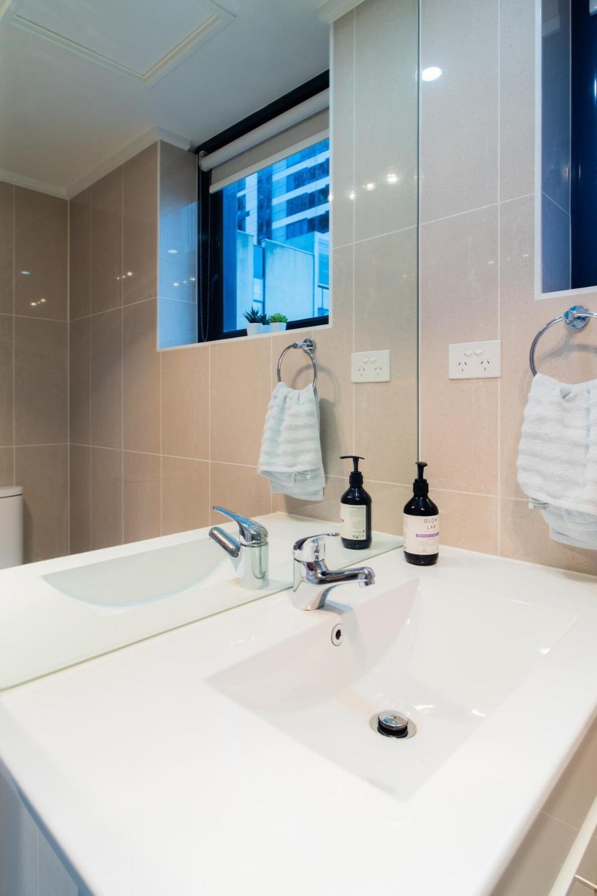 Cbd With Terrace Apartment Melbourne