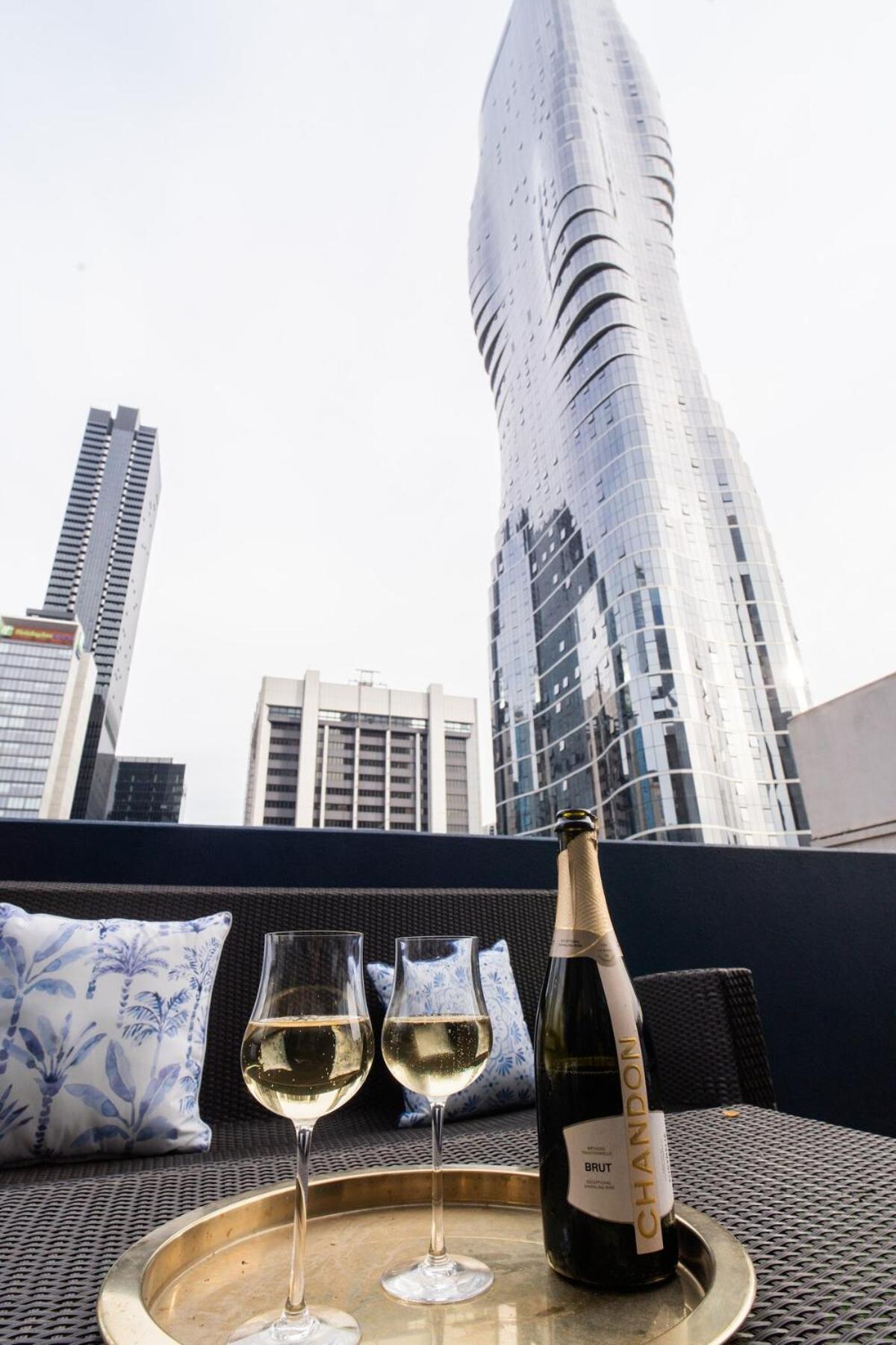 Cbd With Terrace Apartment