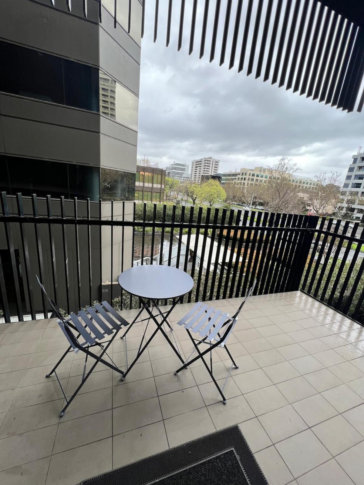 Modern Cozy Inner 1brd Near F1 Track