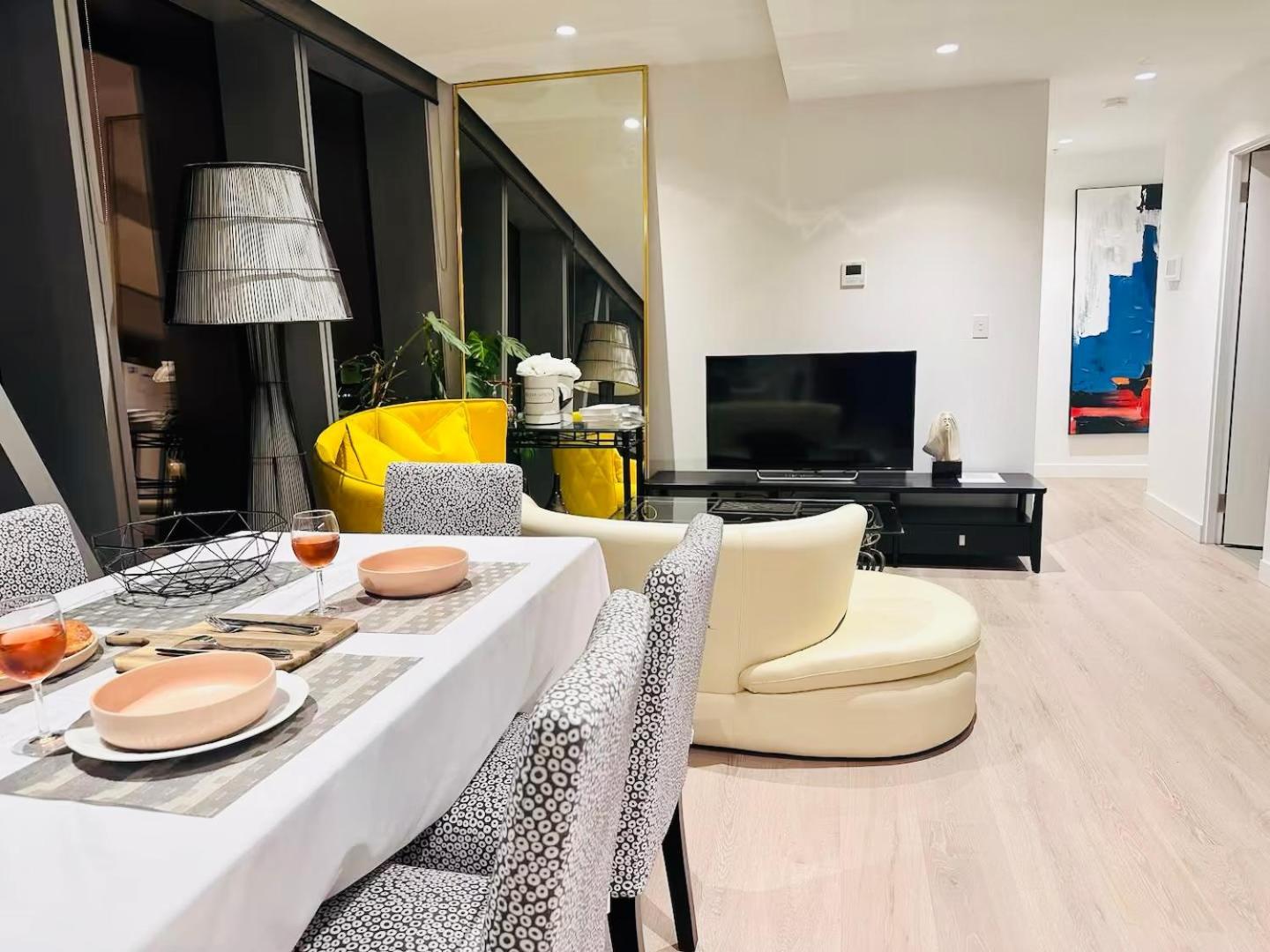 Royal Executive Living Bay N City Luxe Executive Residency