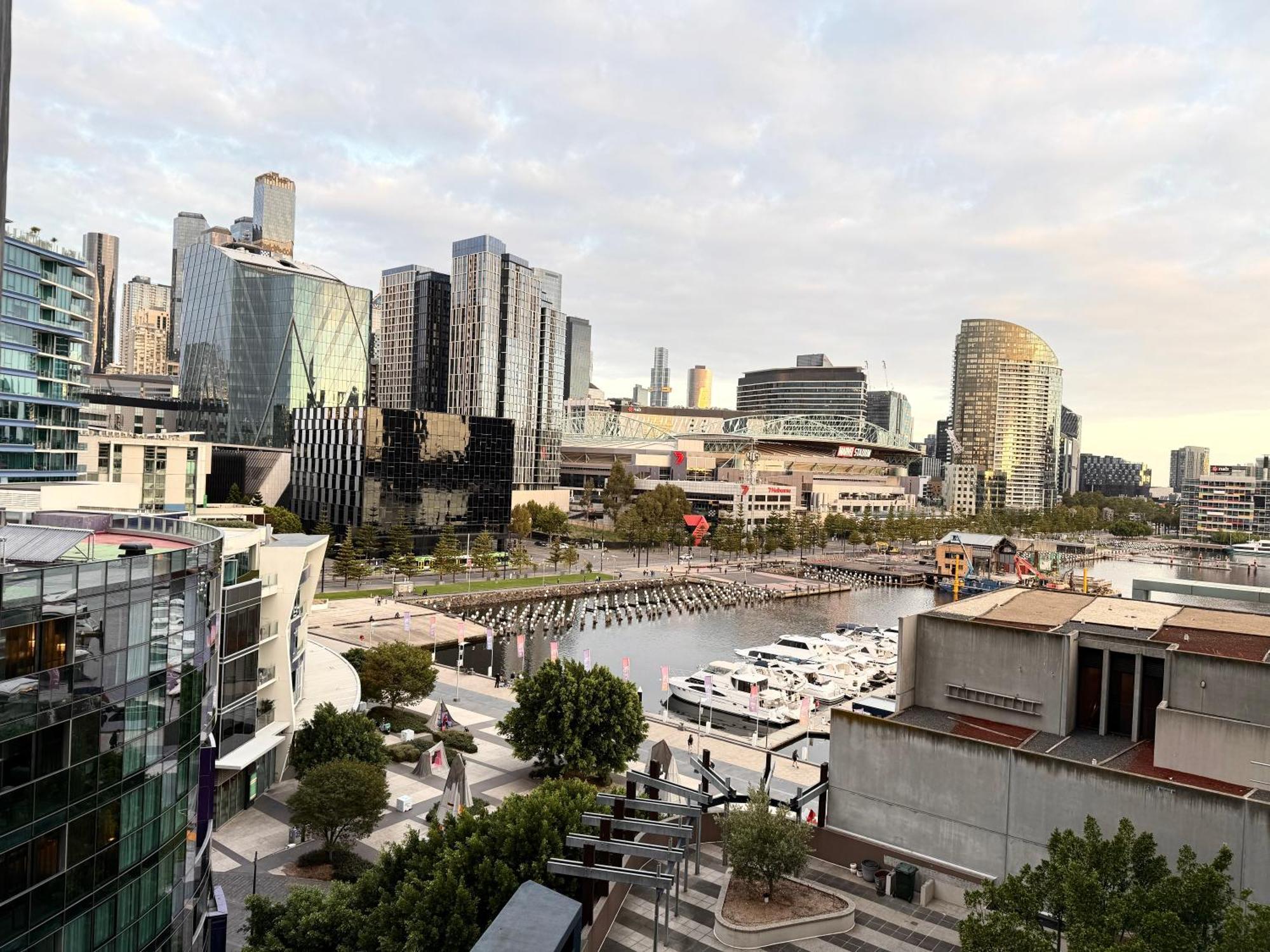 Akom At Docklands Aparthotel