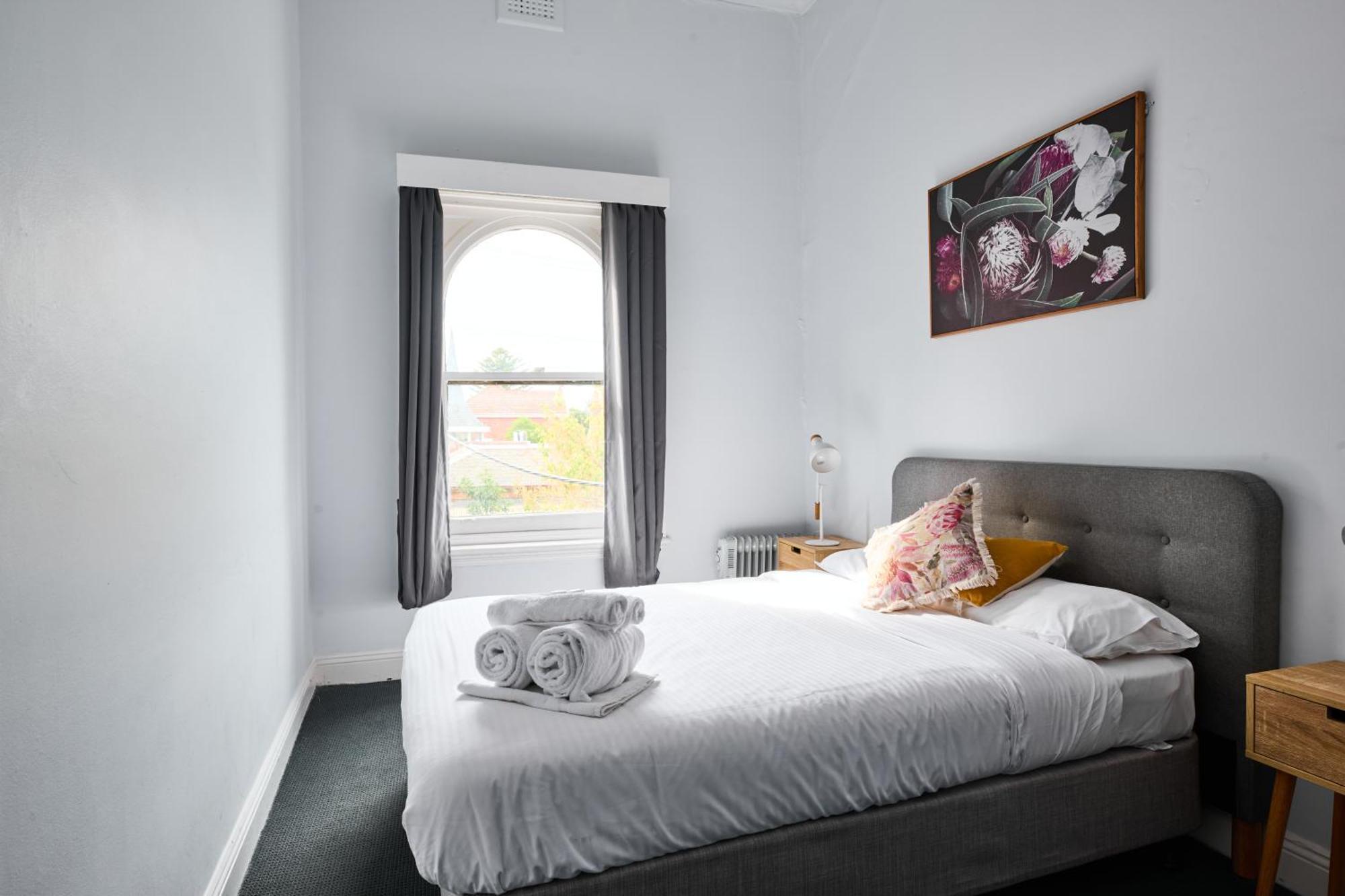 College Lawn Hostel Melbourne