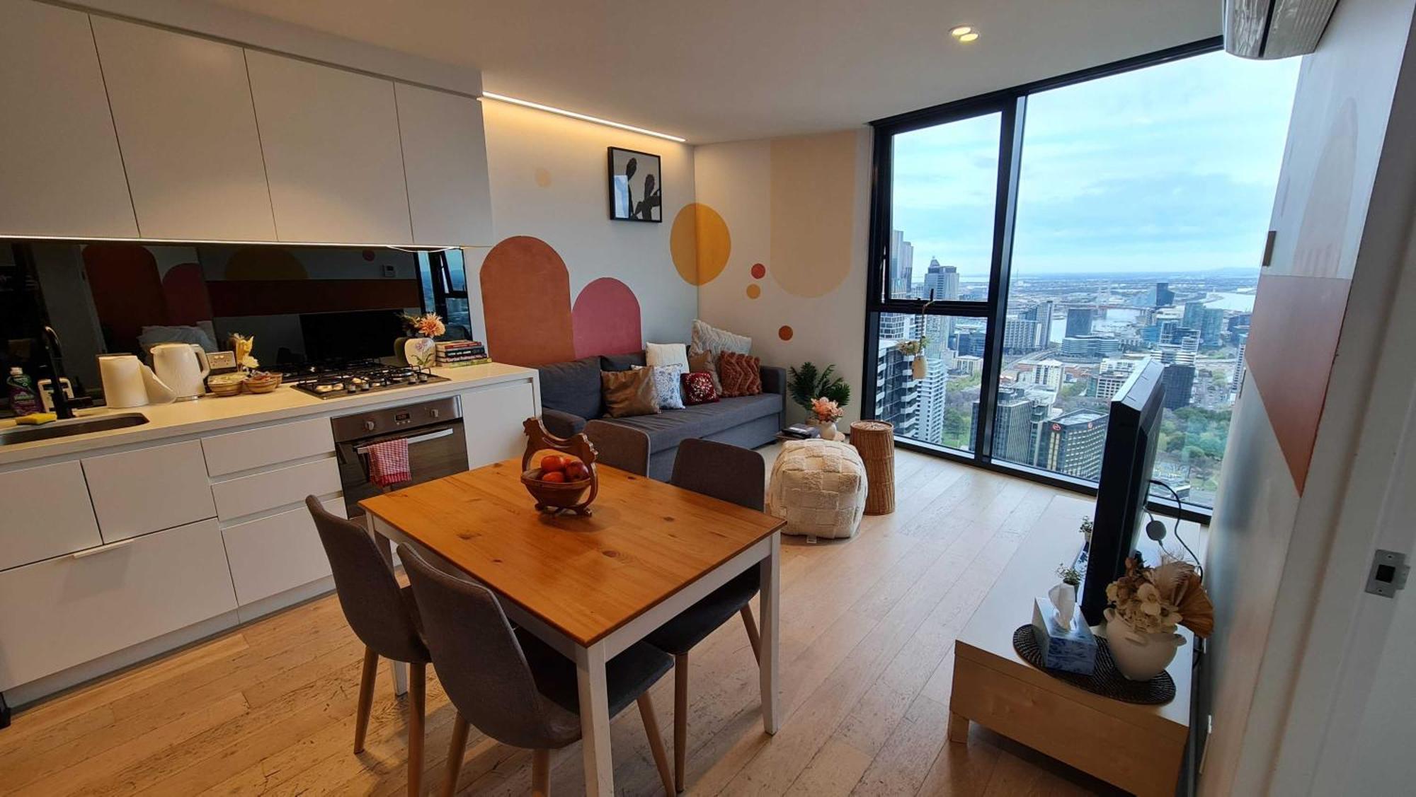 1br Sunset Glow Retreat! Free Tram Zone Apartment Melbourne