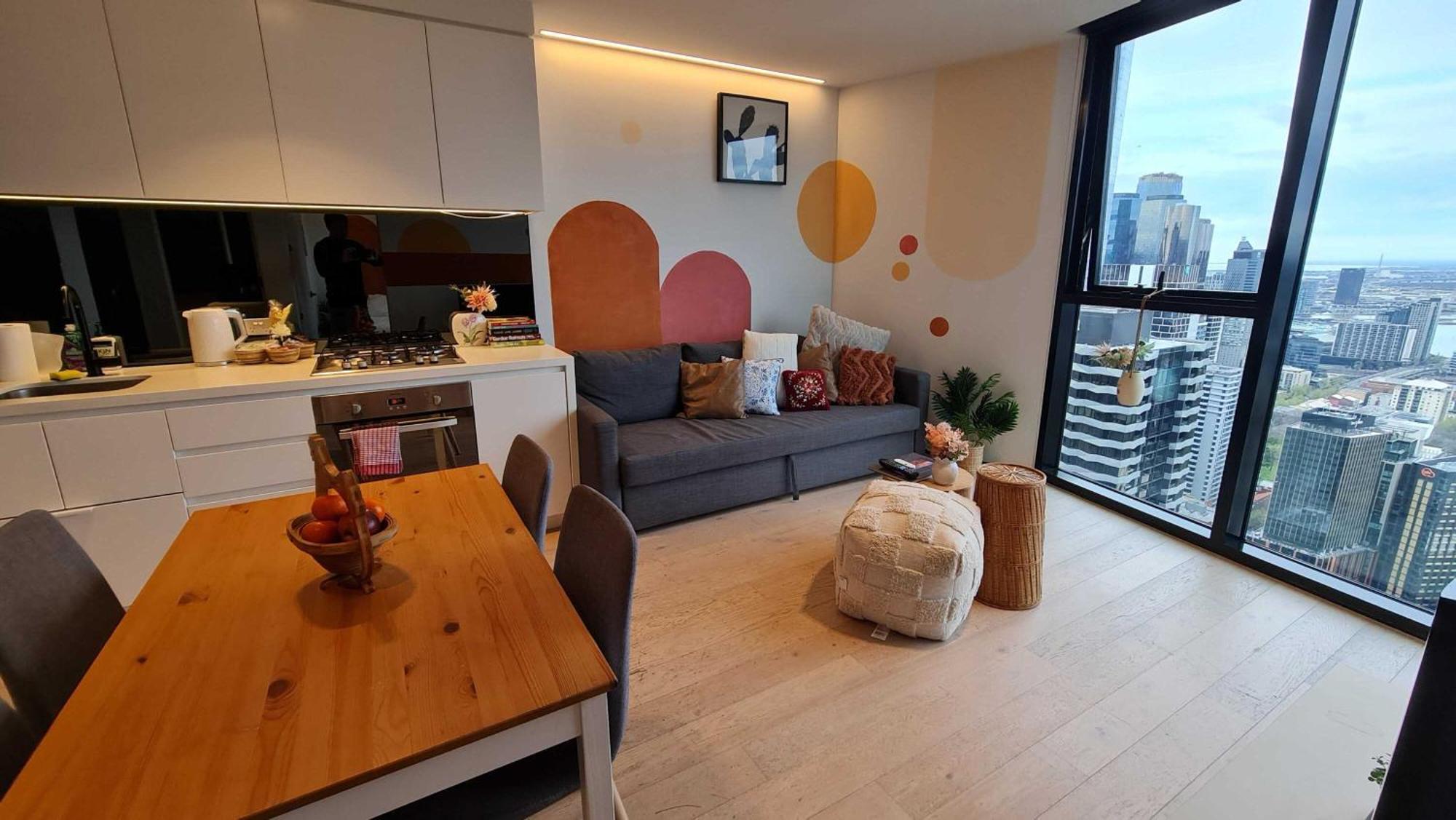 1br Sunset Glow Retreat! Free Tram Zone Apartment