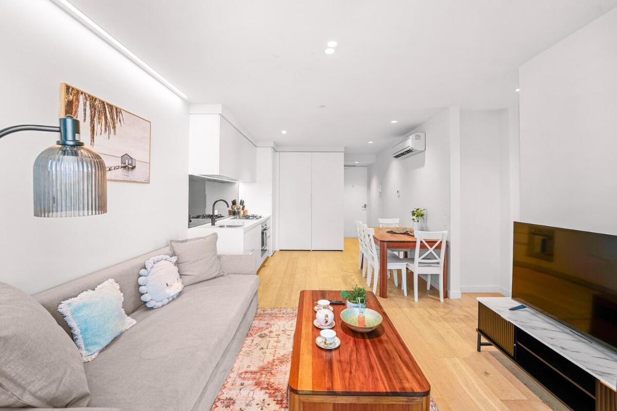Apartment Lv 67 Light House Wake Up From Skyline Cbd 2b1b Melbourne