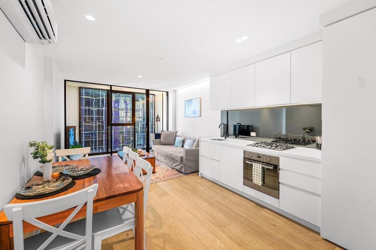 Apartment Lv 67 Light House Wake Up From Skyline Cbd 2b1b Melbourne