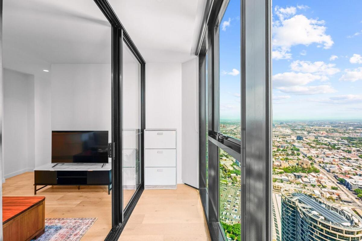 Lv 67 Light House Wake Up From Skyline Cbd 2b1b Apartment