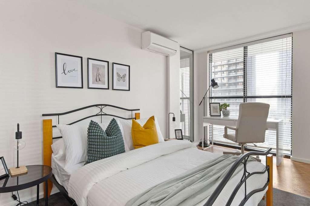 Chic 2br Loft Near Free Parking *