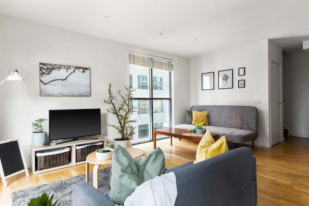 Apartment Chic 2br Loft Near Free Parking