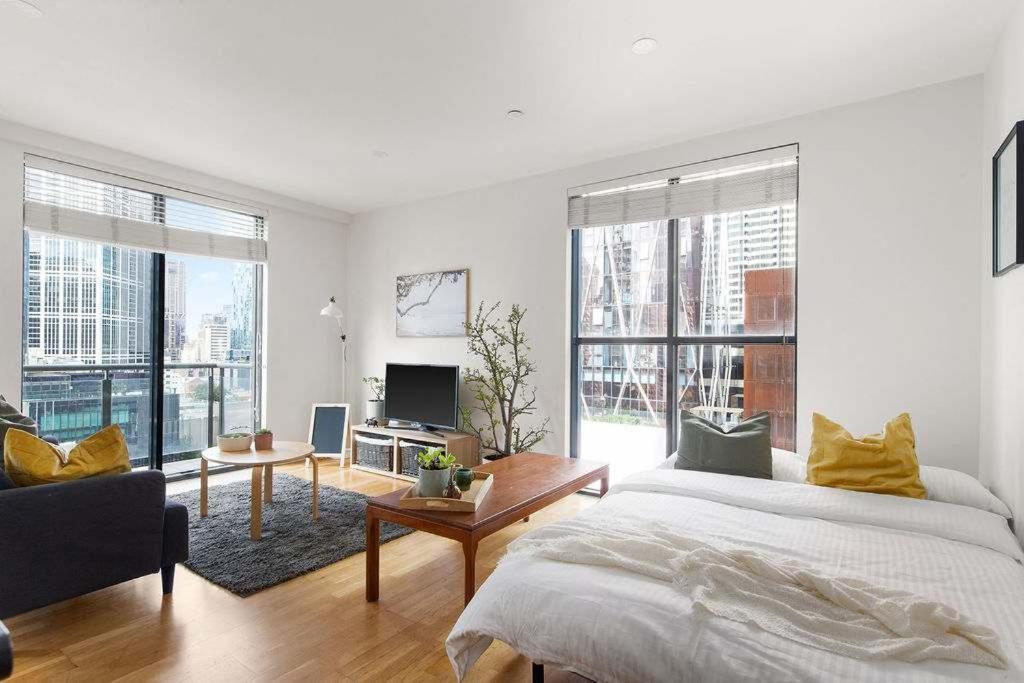 Chic 2br Loft Near Free Parking * Melbourne