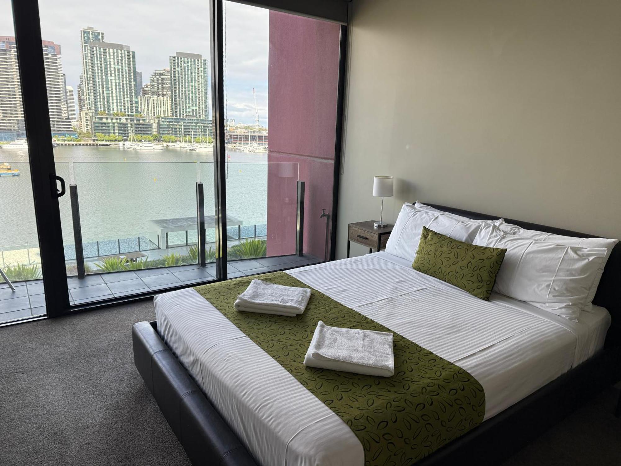 Akom At Docklands Aparthotel