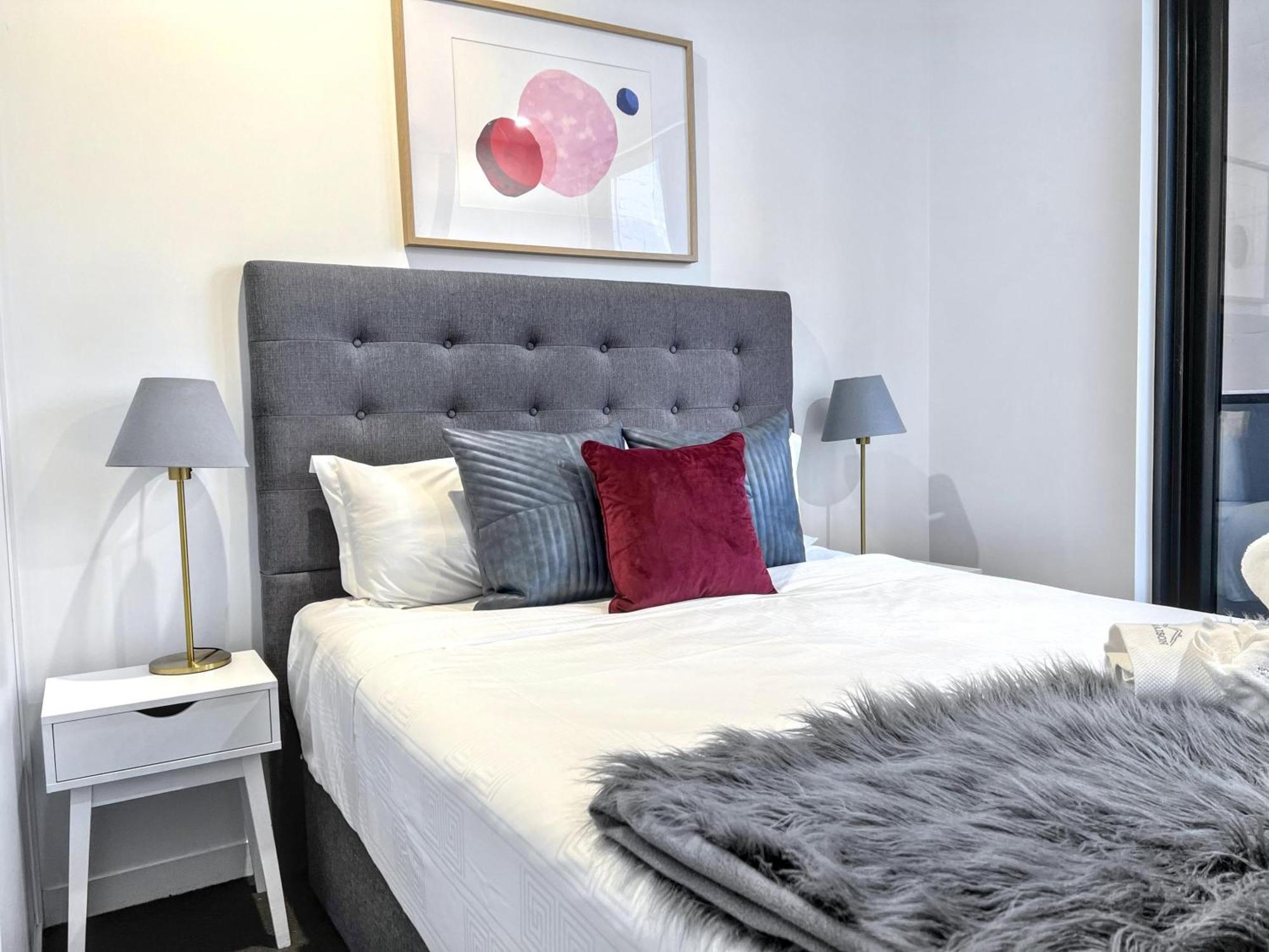 My80 Located In The Inner Of Cbd Apartment *