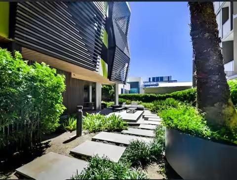Stunning 2b North Mel Next To Uni Freeparking#na10 Melbourne