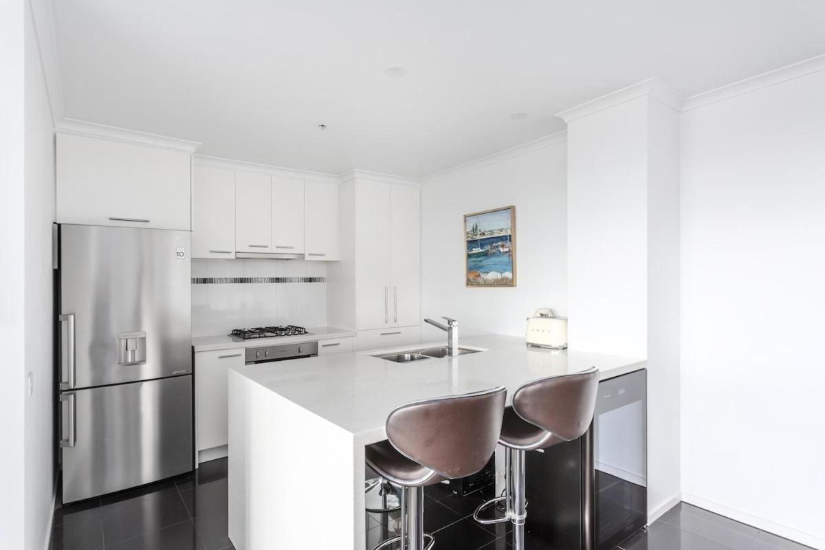 2 Bedroom Great View, Free Parking, Tennis Court & Pool *