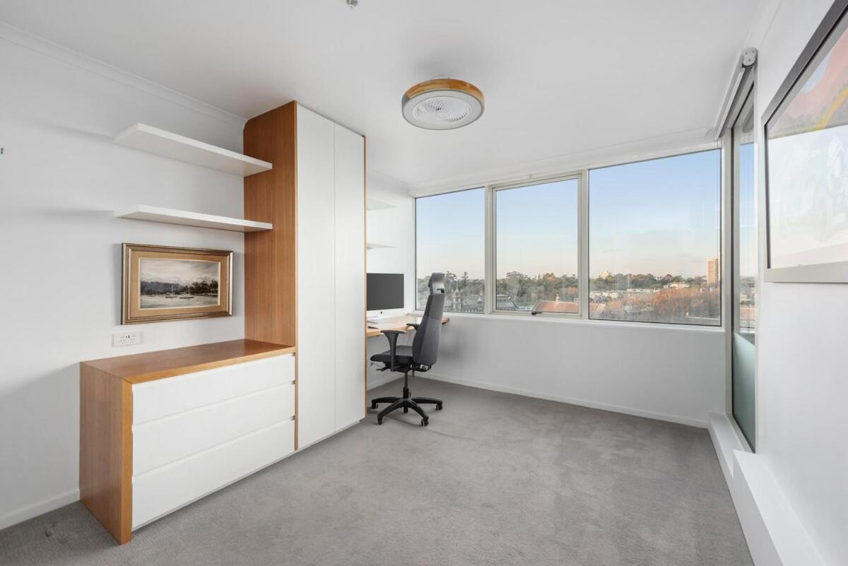 2 Bedroom Great View, Free Parking, Tennis Court & Pool Apartment