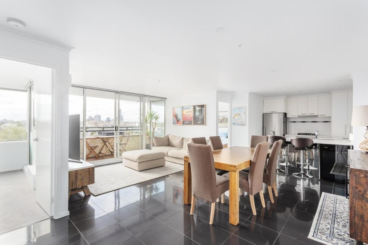 2 Bedroom Great View, Free Parking, Tennis Court & Pool Melbourne