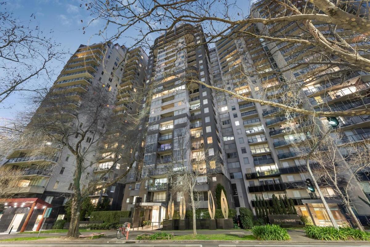 Apartment 2 Bedroom Great View, Free Parking, Tennis Court & Pool Melbourne
