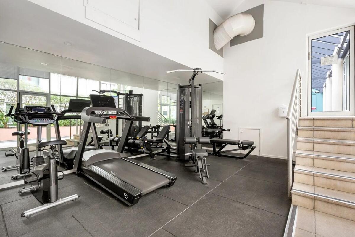 2 Bedroom Great View, Free Parking, Tennis Court & Pool Apartment