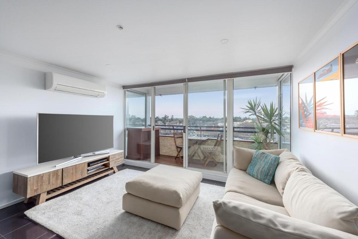 Apartment 2 Bedroom Great View, Free Parking, Tennis Court & Pool *