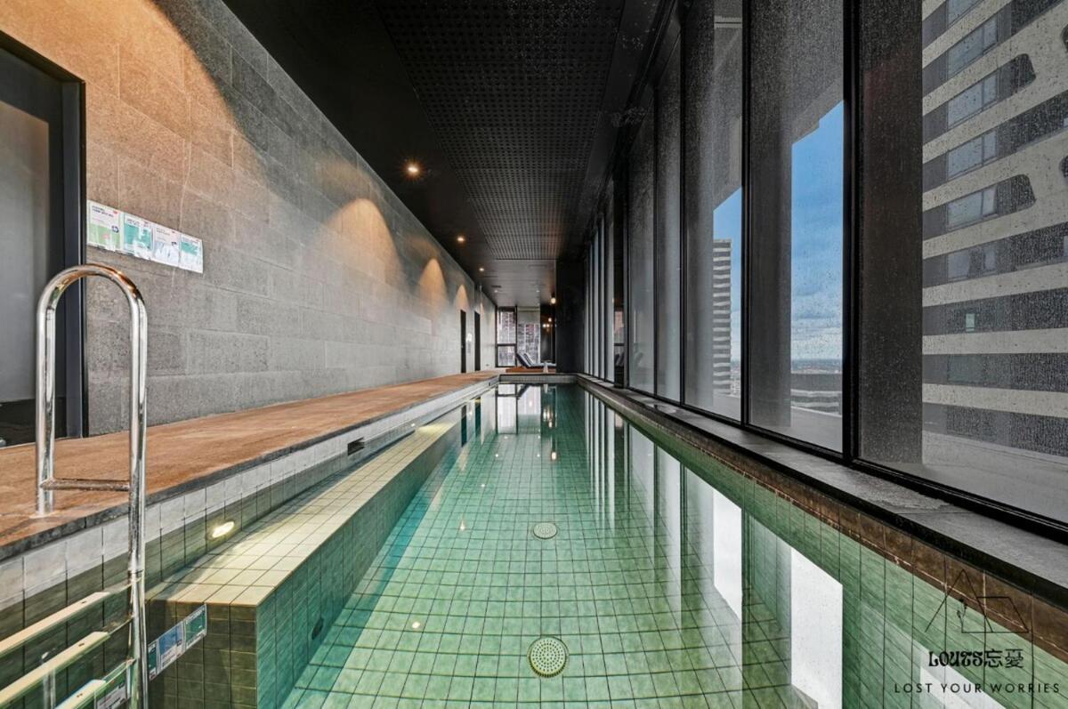 Mel Cbd 2 Bed Apartment