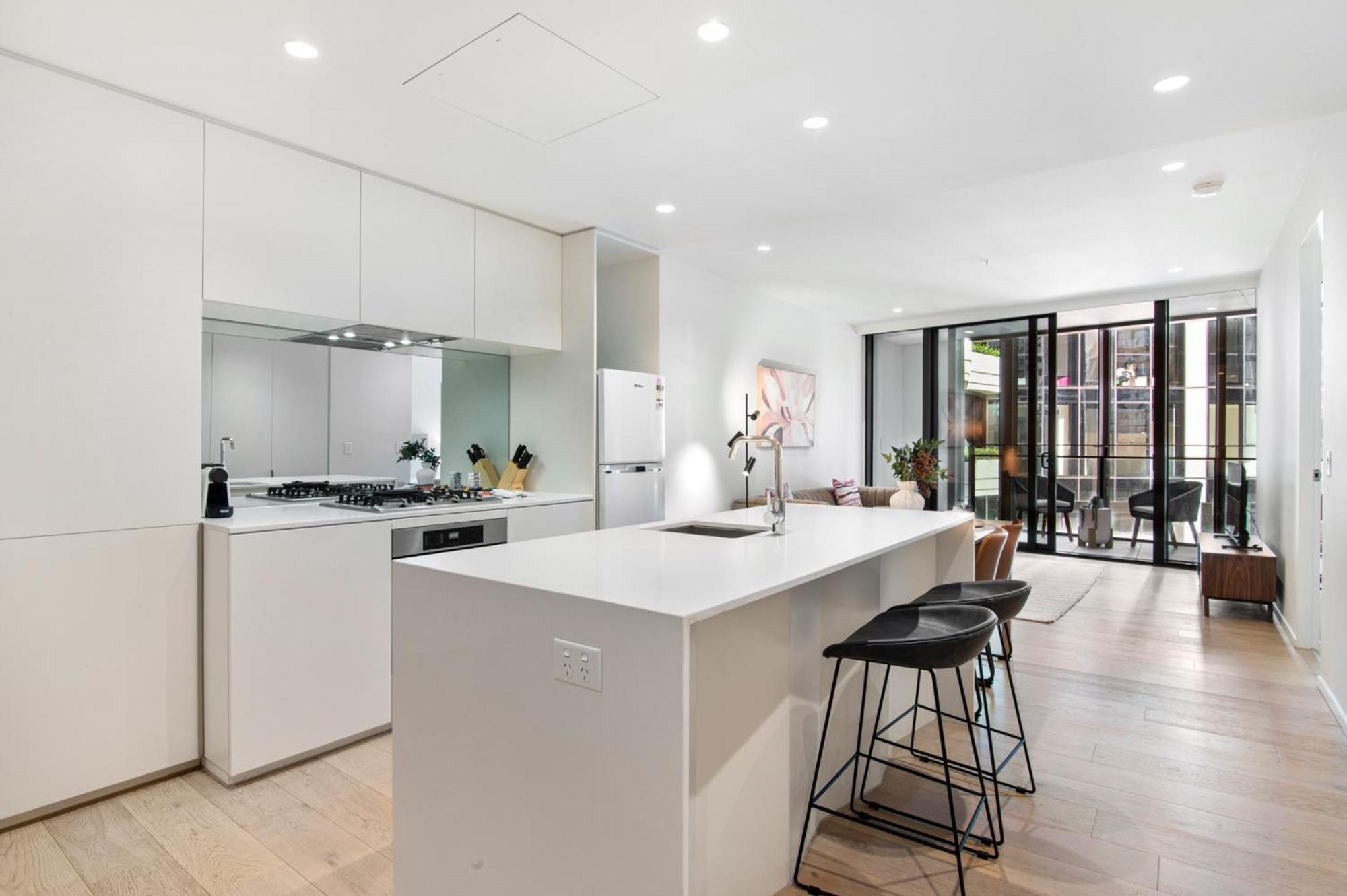 Spacious Modern With Pool & Gym Access Apartment *