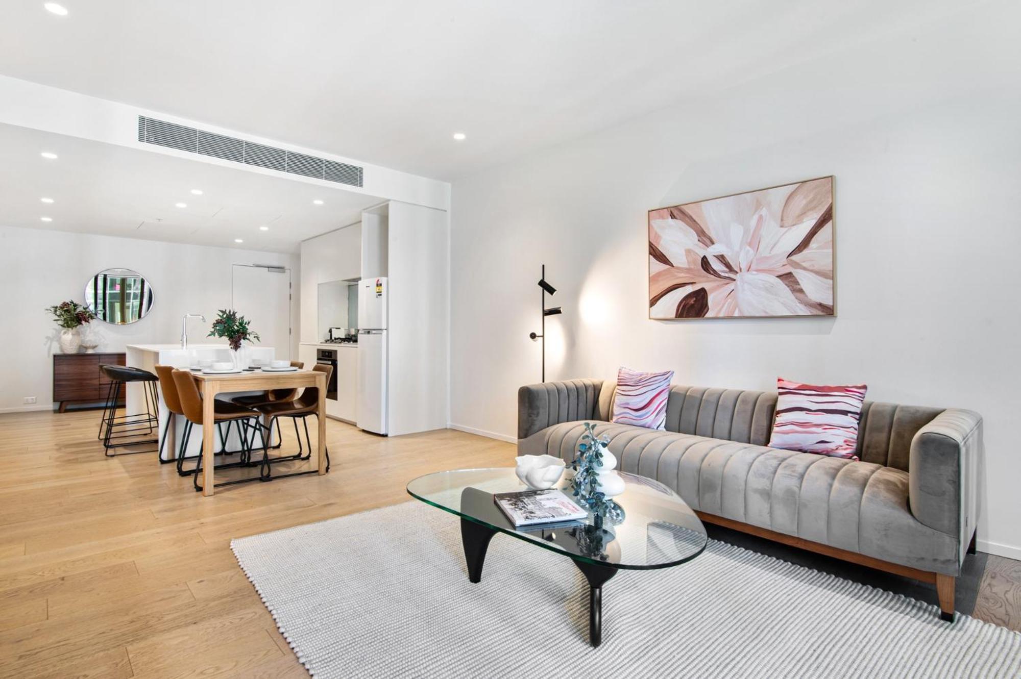 Spacious Modern With Pool & Gym Access Apartment *