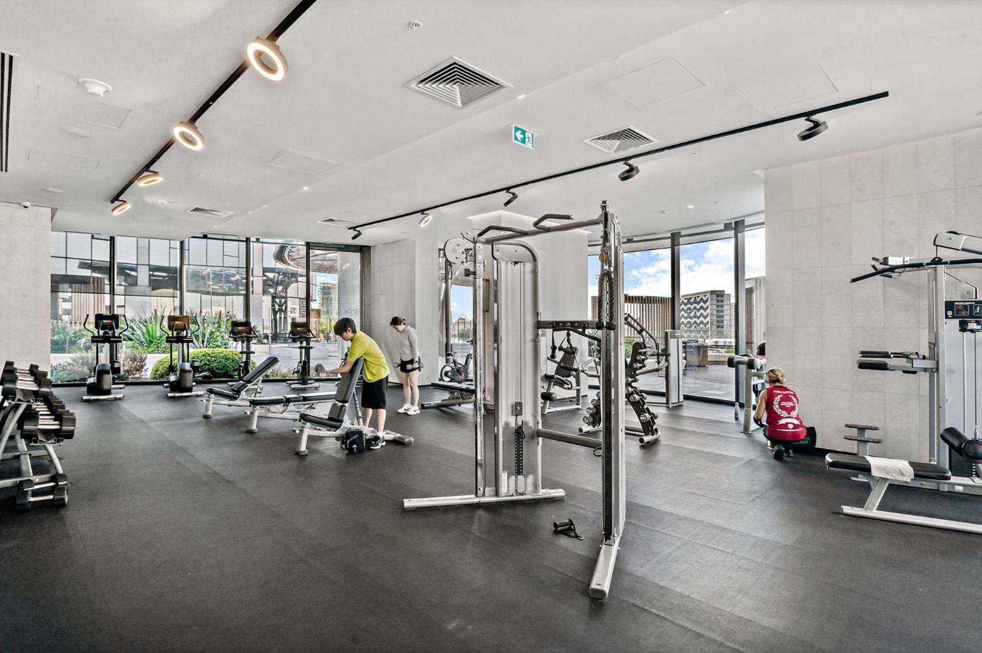 Spacious Modern With Pool & Gym Access * Melbourne