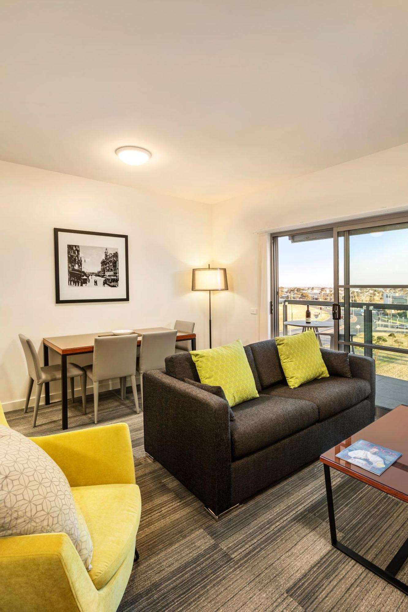 Aparthotel Quest Airport 4*