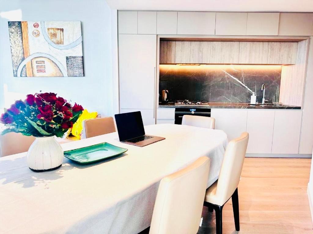 Apartment Royal Executive Living The Ritzside Grand Residence At West Side Place Melbourne