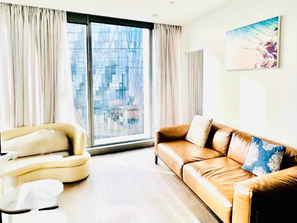 Royal Executive Living The Ritzside Grand Residence At West Side Place Apartment