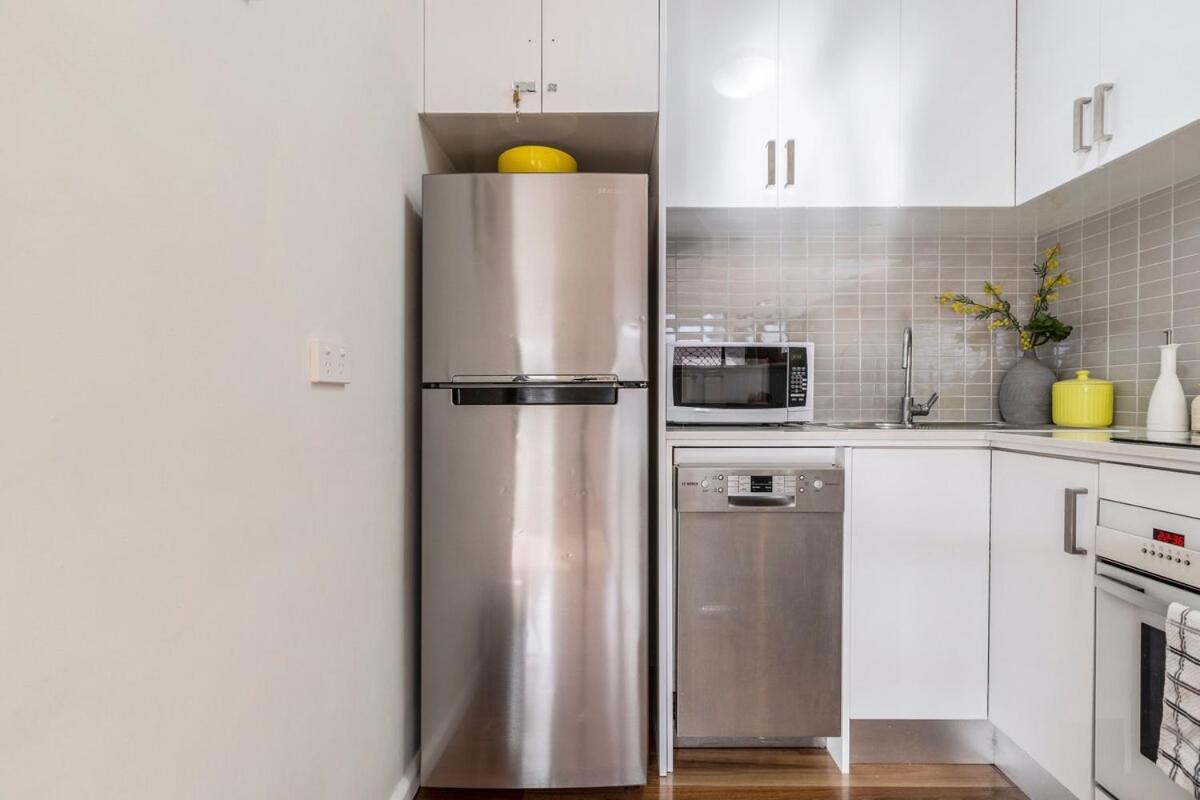 Apartment 1br W Free Parking! Near Swinburne