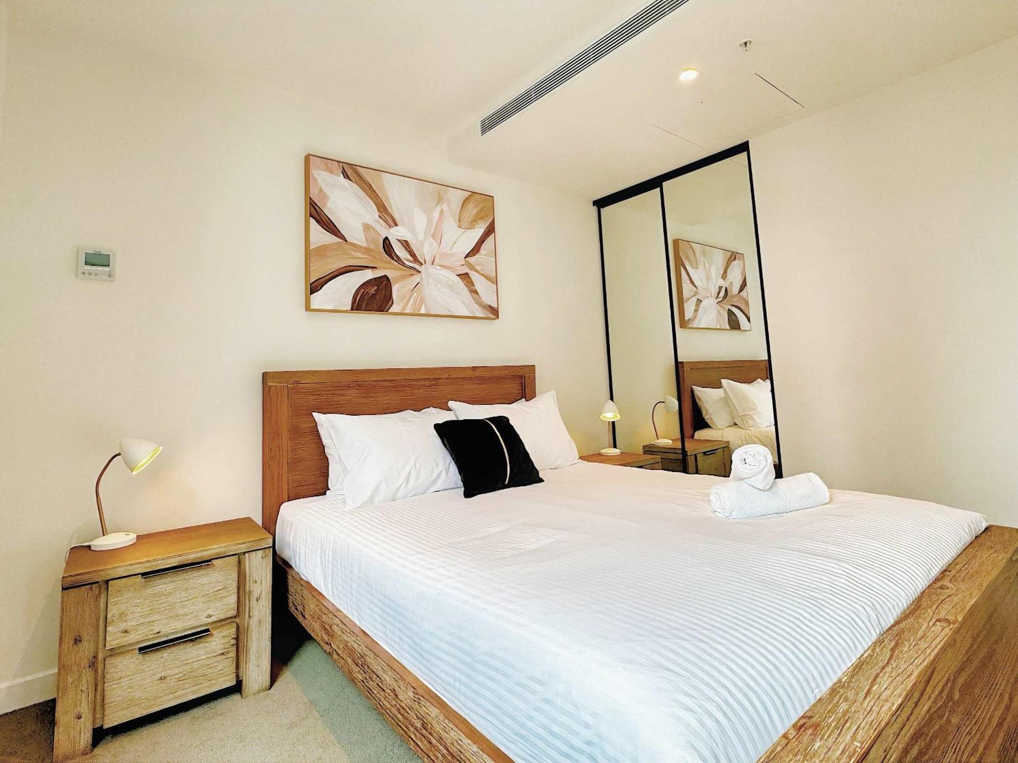 Comfort 2br - 2 Queens By Sky High * Melbourne