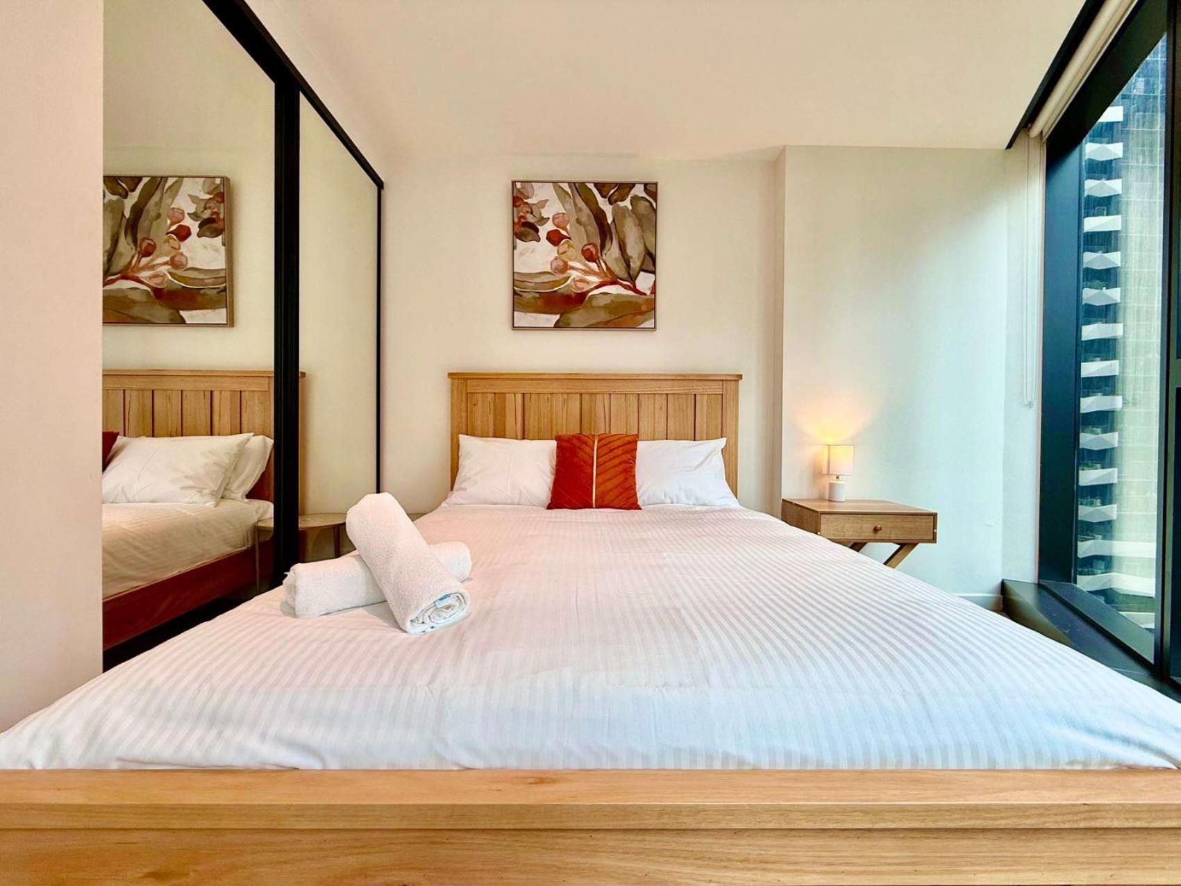 Comfort 2br - 2 Queens By Sky High Apartment Melbourne