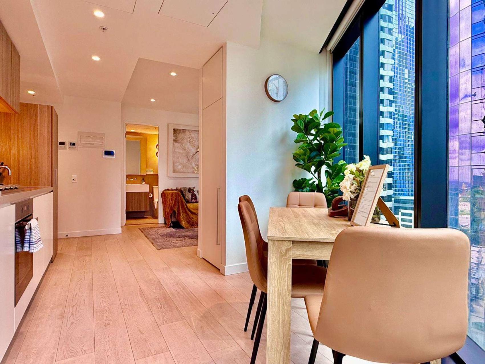Comfort 2br - 2 Queens By Sky High * Melbourne