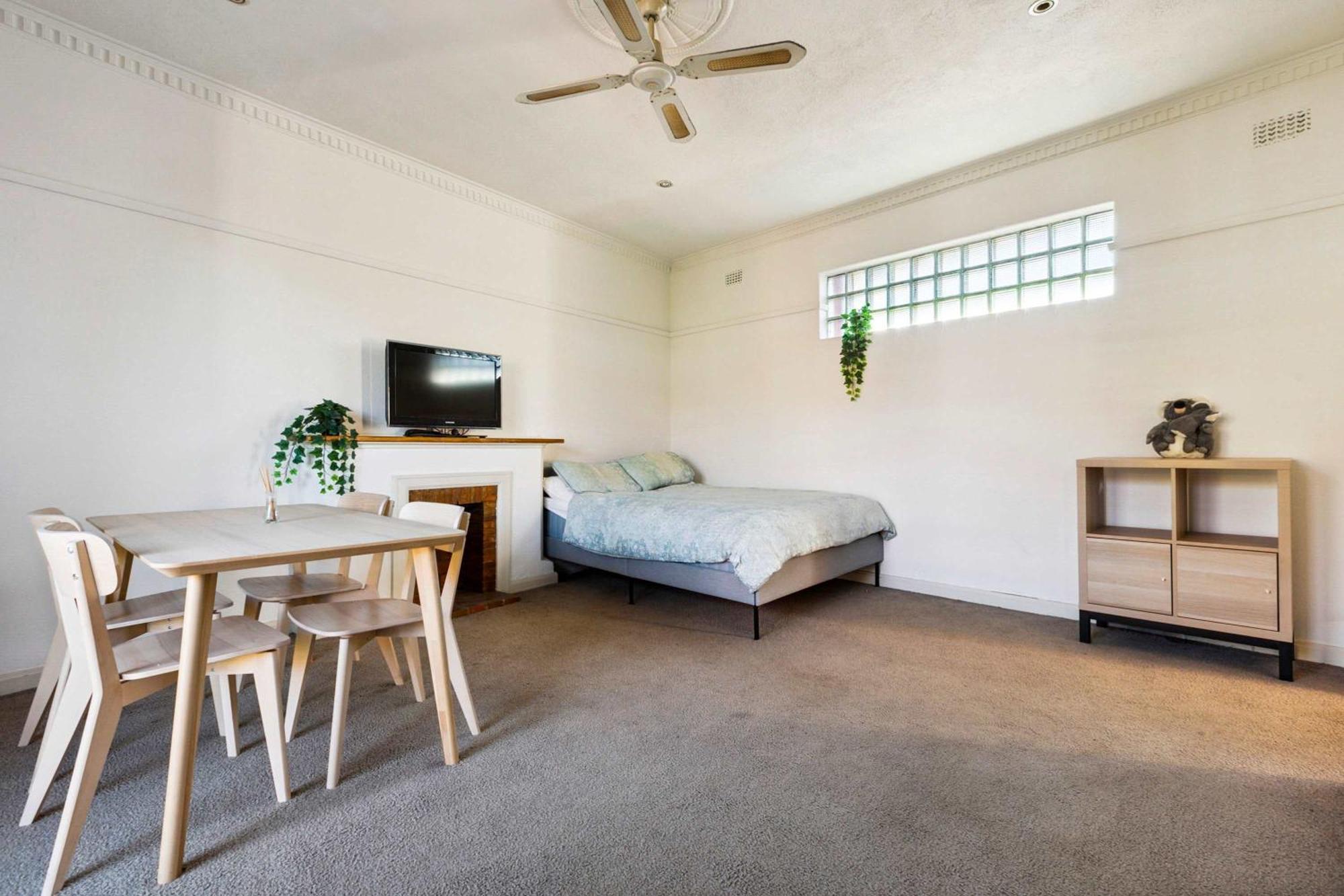 Apartment East Walking Distance To Mcg *