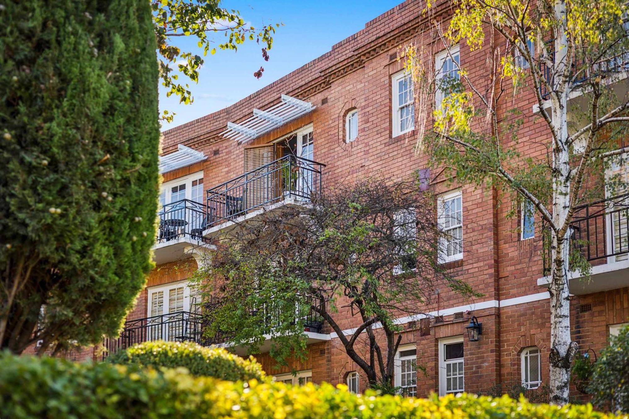 East Walking Distance To Mcg Apartment *