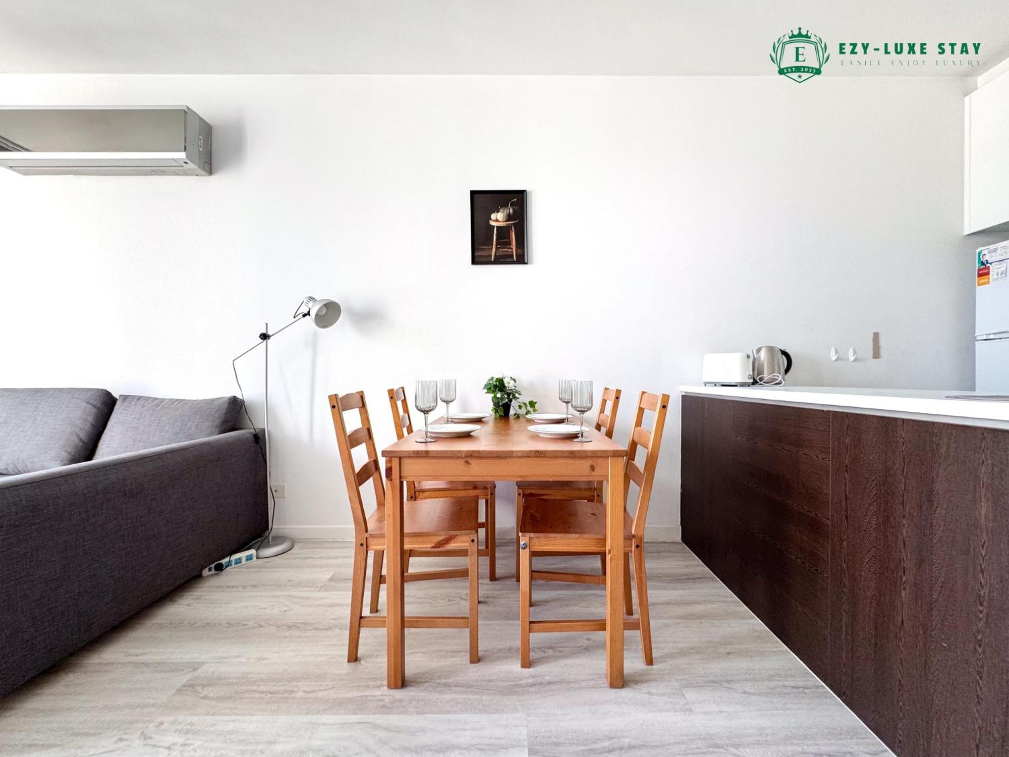 Amazing Views Balcony Cbd 2br For 6 Guests Apartment