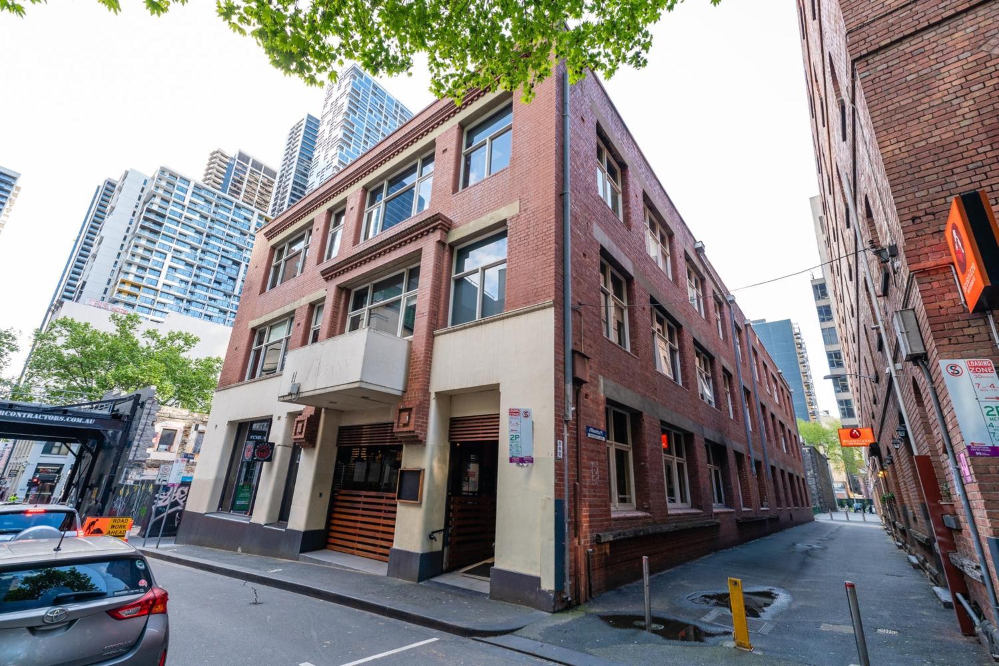 1-bed Warehouse Conversion In Cbd Apartment *