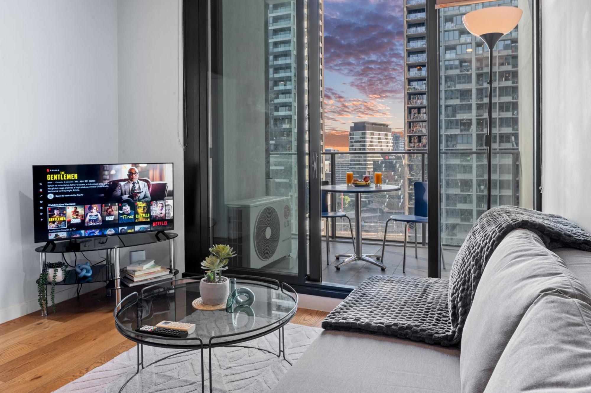 Apartment Centre Getaway Pool, Gym & Netflix *