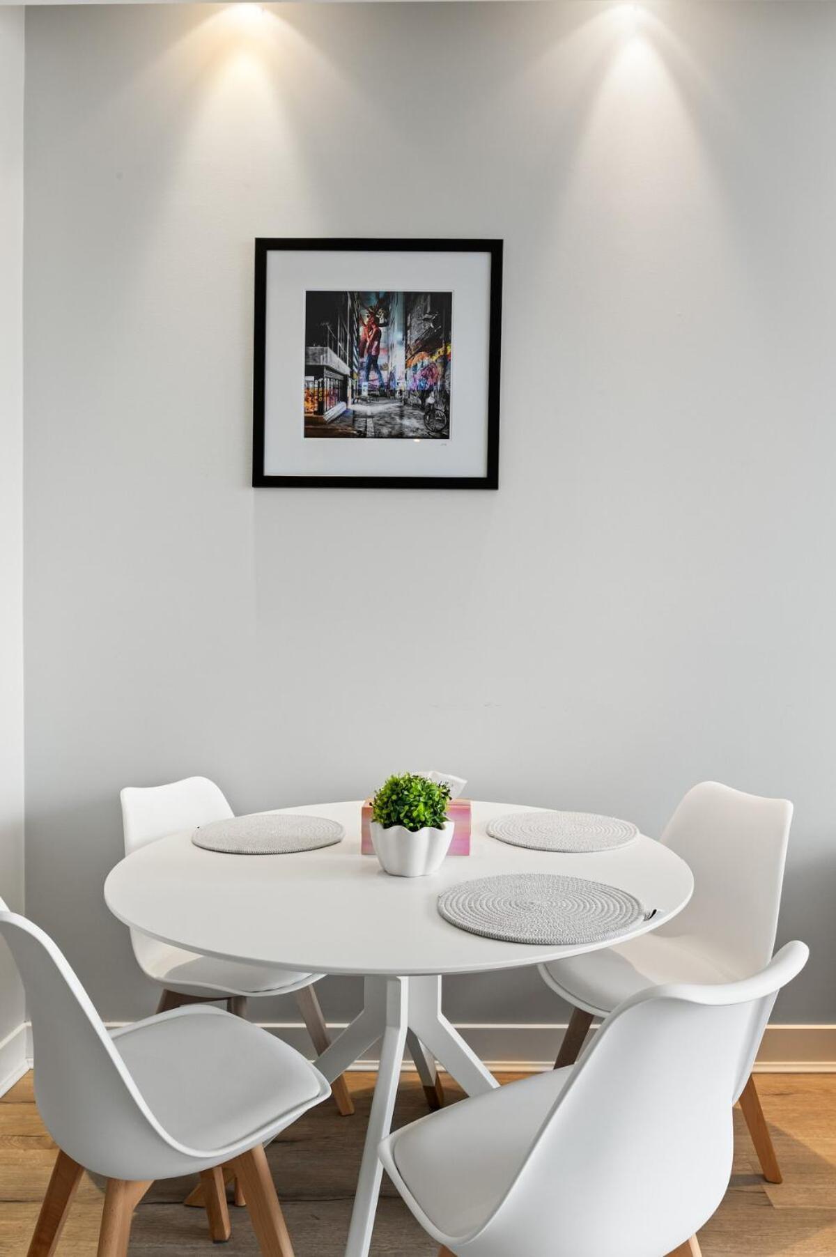 Apartment Premium Spot! Free Tram Zone, Flinders Stn Nearby! *