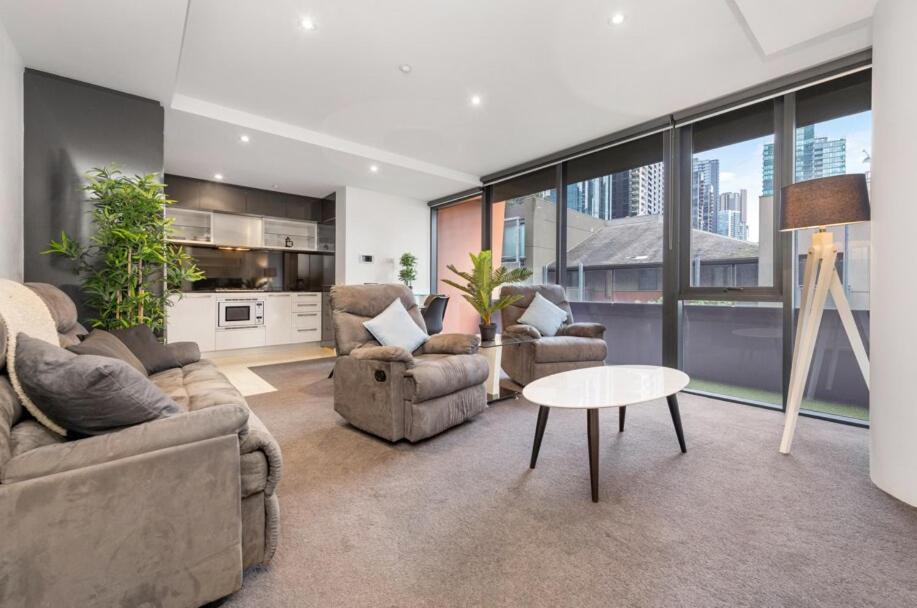 Apartment Spacious Riverside Living