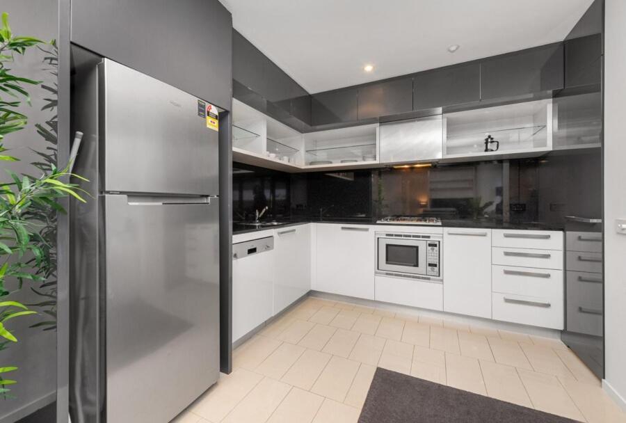 Apartment Spacious Riverside Living *