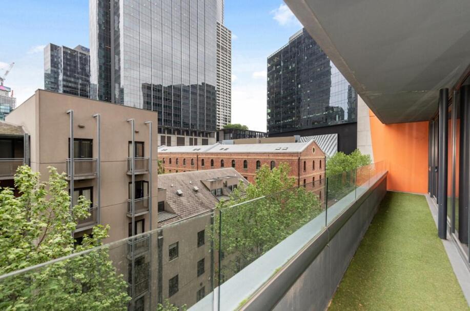 Apartment Spacious Riverside Living Melbourne