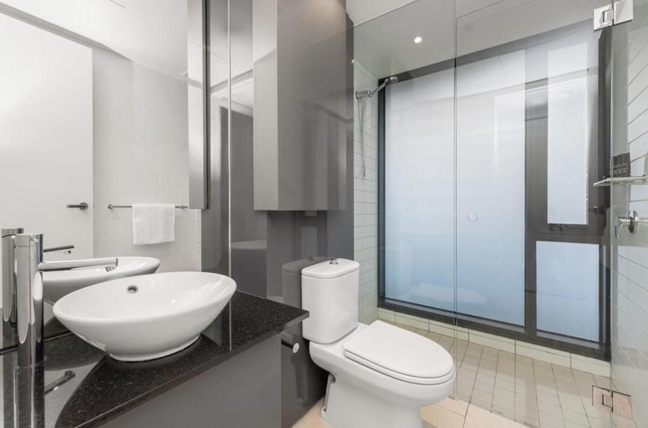 Spacious Riverside Living Melbourne